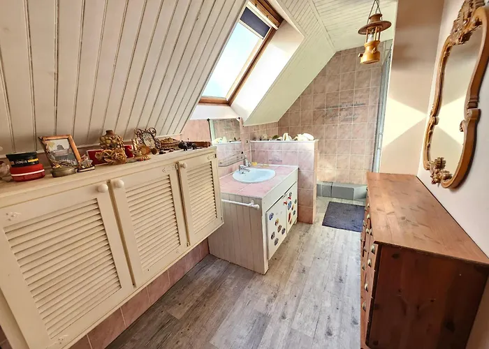 Spacious Room For Rent In Le Pecq